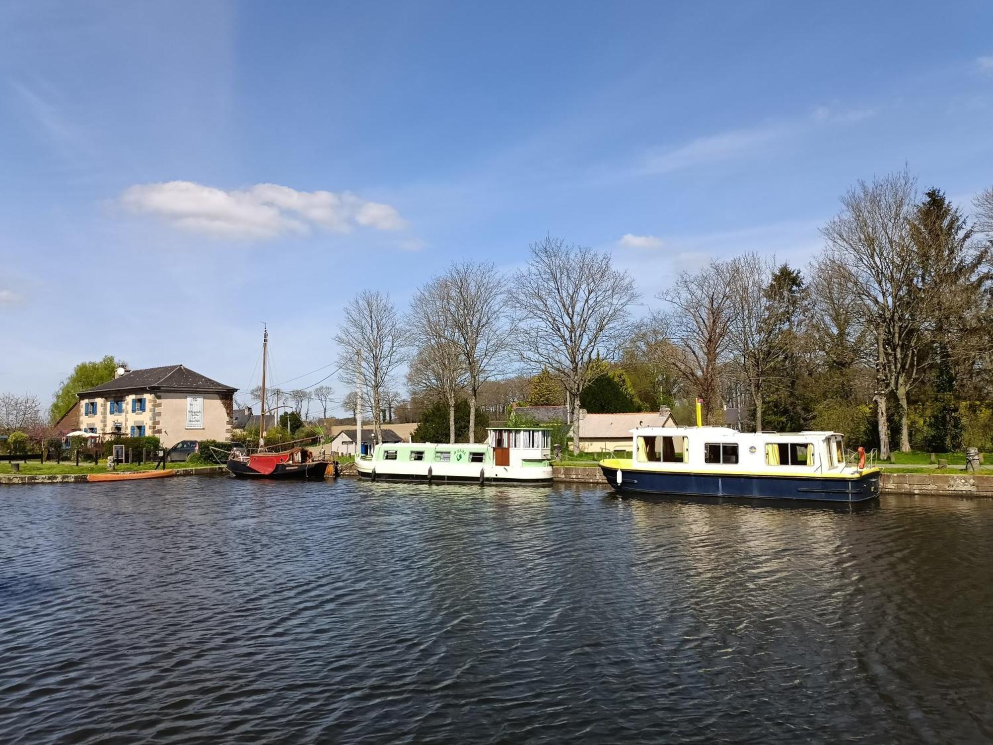 Ille Flottante, Maison Eclusiere Et Hebergements Insolites Sur Le Canal Hede-Bazouges Екстер'єр фото