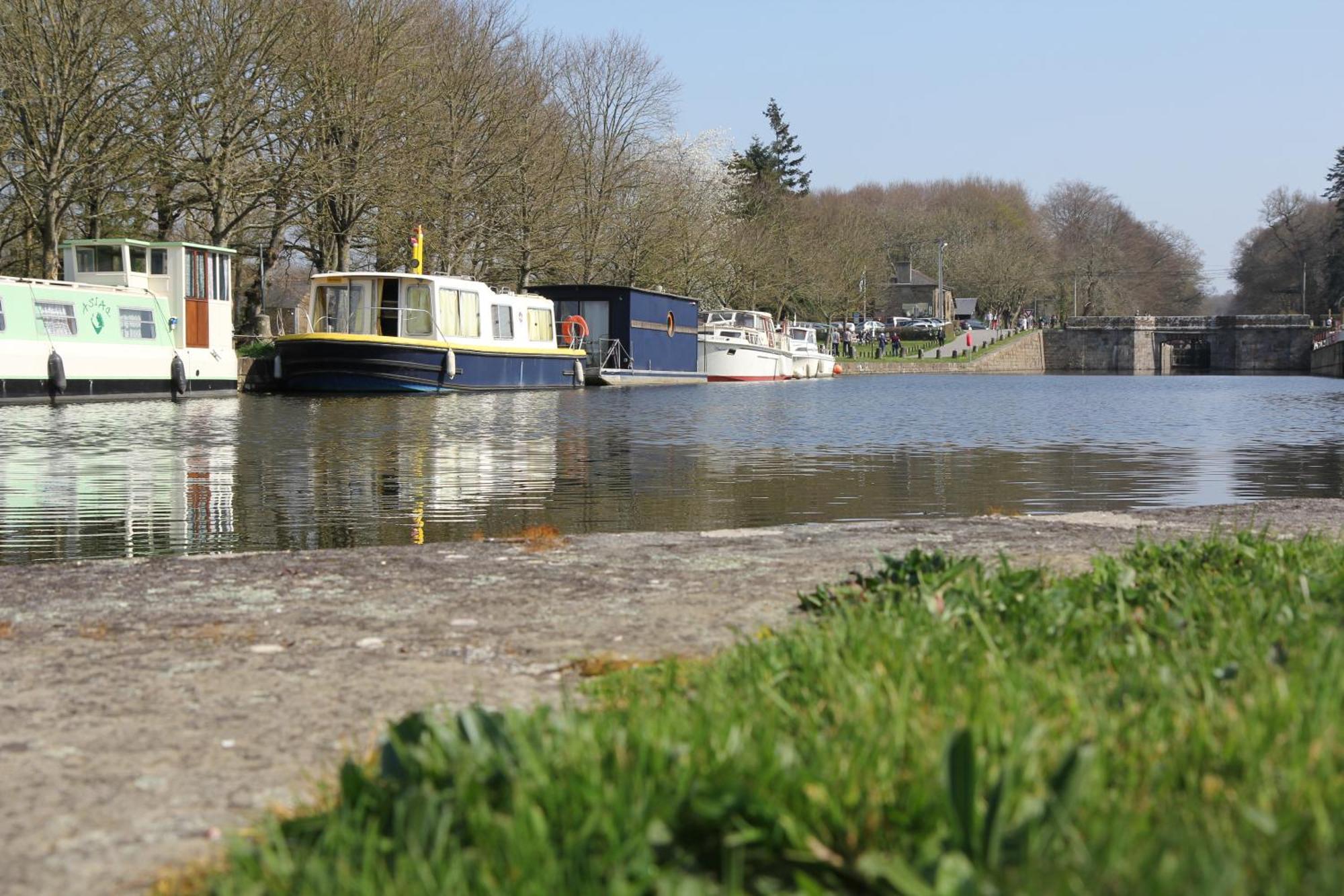 Ille Flottante, Maison Eclusiere Et Hebergements Insolites Sur Le Canal Hede-Bazouges Екстер'єр фото