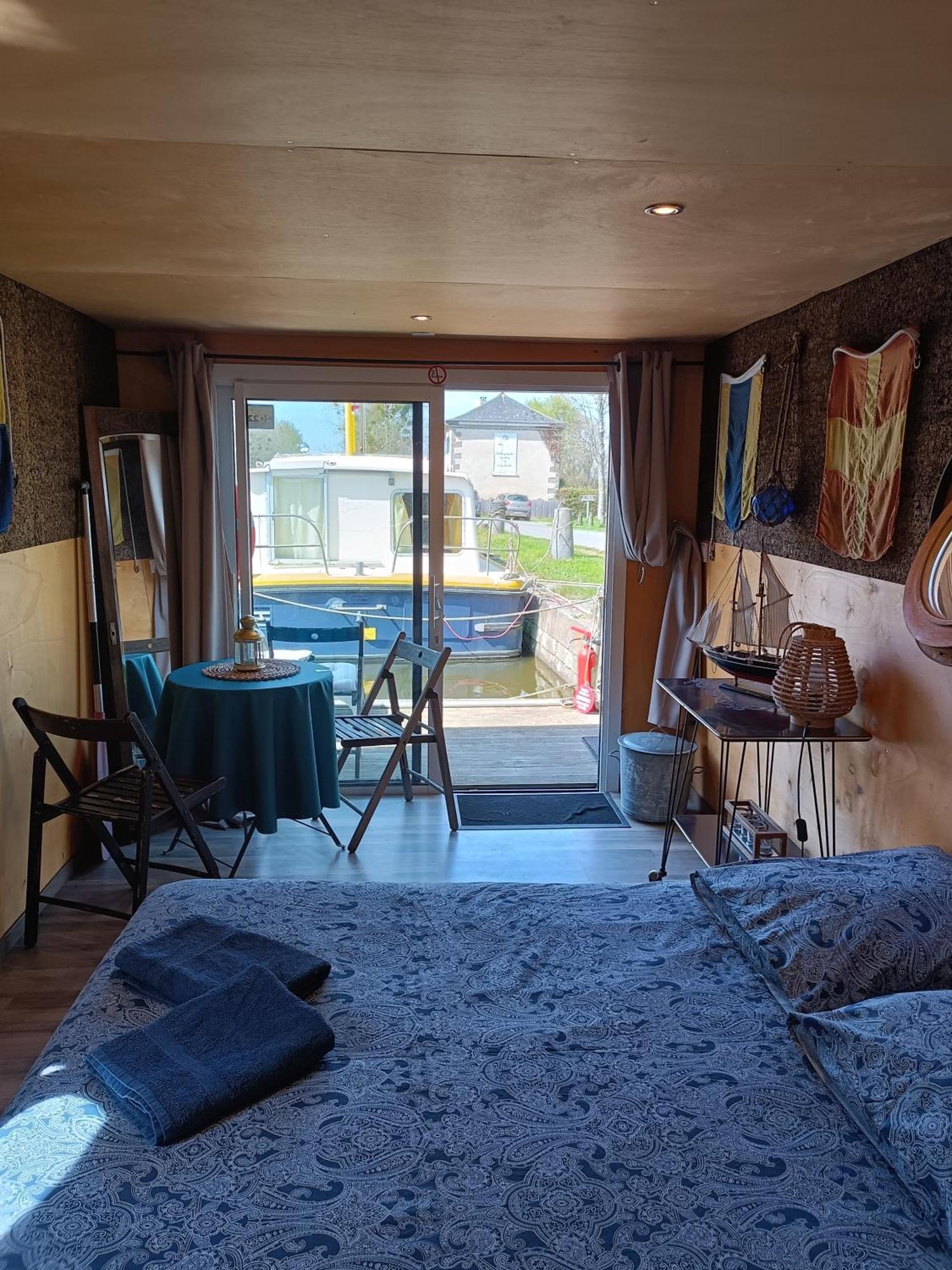 Ille Flottante, Maison Eclusiere Et Hebergements Insolites Sur Le Canal Hede-Bazouges Екстер'єр фото